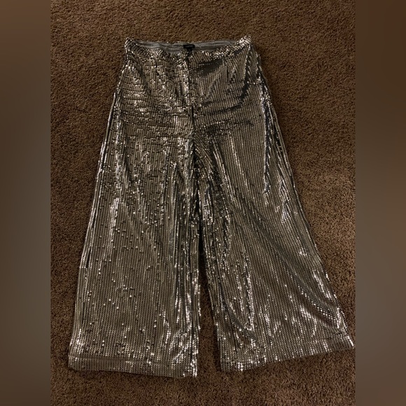 USED ONCE boohoo silver blazer and pants matching set - Picture 4 of 4